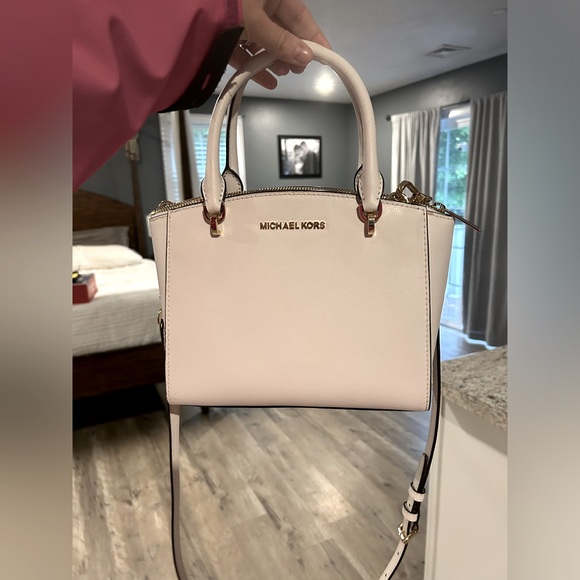 Authentic Michael Kors Ellis Leather Tote/Crossbody - Picture 9 of 16